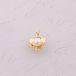 18K Gold gefüllte Blumen Anhänger Zierliche Perle Charms für DIY Schmuckzubehör machen