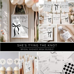Peut inclure: Un ensemble de papeterie pour fête prénuptiale composé d'articles en papier blanc avec du texte noir et des graphismes de nœuds. Il comprend une grande pancarte, des invitations, des étiquettes de bouteilles, des décorations et des jeux.