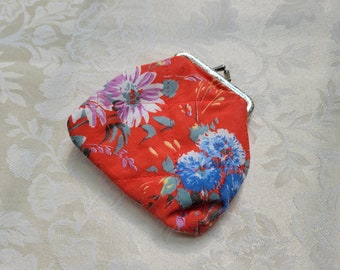 Vintage Floral Change Purse Flowers On Orange Quilted Fabric With Metal Kiss Lock, Made in Taiwan