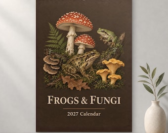 Calendario da parete 2027 con rane e funghi, decorazione boschiva in stile cottagecore, regalo botanico a tema natura.