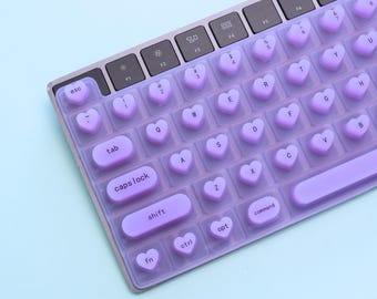Transparante toetsenbordhoes in lavendelkleur | Geschikt voor lange nagels | Aangepaste naamgravure | Stofdichte siliconenhoes | Inclusief opbergzakje