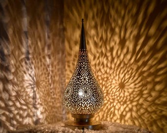 Marokkanische Marrechaire Tischlampe | Handgefertigte Nachttischlampe | Böhmische handgefertigte Beleuchtung | Schattenspiel-Ambiente | Wohnzimmerlampe aus Messing
