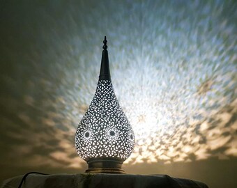 Authentische marokkanische Tischlampe | Handgefertigte filigrane Laterne | Stimmungsvolles Schlafzimmerlicht | Einzigartige Tropfenlampe | Aufwendige Kunst | Wohndekor