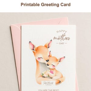 Tarjeta imprimible del Día de la Madre con abrazos de animales, ciervos y momentos tiernos. Descarga digital.