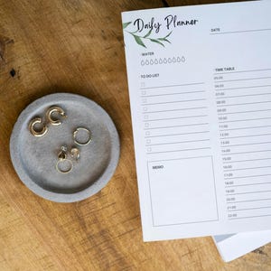Simple Productivity Planner, Nice Easy Day Organizer, Daily Planning Book, Student Planner