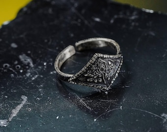 PREMIUM Fanmade Favor & Protection Ring – Handmade 950 Silver Fantasy Jewelry – Inspired Dark S0uls rings for Gamers