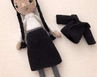 Wednesday Addams Häkelpuppe – Amigurumi Wednesday Puppe – Amigurumi Merlina Puppe – Gothic Puppe – Handgefertigte Puppe 25 cm (10 Zoll)
