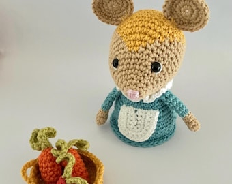 Ratoncita amigurumi con cesta de verduras, muñeca de crochet rústica hecha a mano, Sra. Tittlemouse 13 cm. Peter Rabbit
