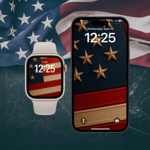 Könnte beinhalten: Eine weiße Apple Watch mit einem Zifferblatt mit der amerikanischen Flagge in Rot, Weiß und Blau. Die Uhr befindet sich neben einem schwarzen iPhone mit einem ähnlichen Hintergrundbild der amerikanischen Flagge. Die Uhrzeit auf beiden Geräten ist 12:25.