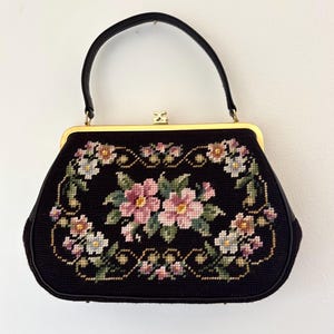 Vintage 1950s Floral Needlepoint Purse |Brown Leather Frame Handbag with Kiss Lock – Mid-Century Evening Bag