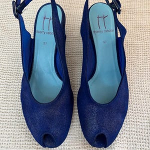 Sandales compensées en daim bleues Thierry Rabotin | Escarpins peep toes et slingback, pointure 37 - Fabriquées en Italie