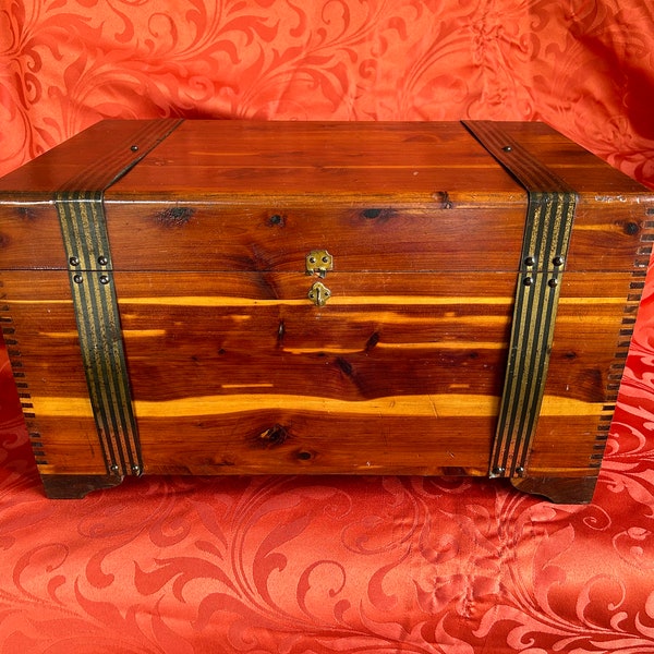 Beautiful Vintage Cedar Chest