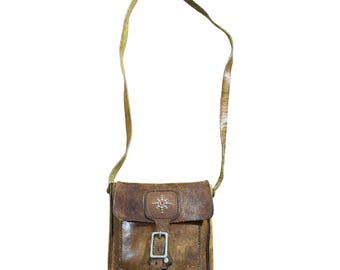 Bolso bandolera vintage americano de cuero con tachuelas, estilo desgastado, años 50, vaquero bohemio.
