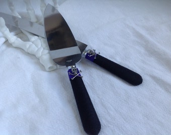 Gothic Wedding Cake Server Set: Skull & Ribbon Halloween Decor