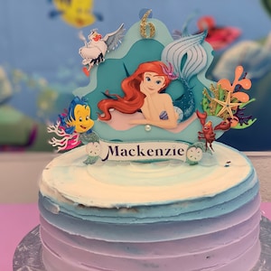 Meerjungfrau inspirierte Tortenfigur.  Ariel Kuchen Topper. Meerjungfrau Cake Topper. Meerjungfrau Mottoparty