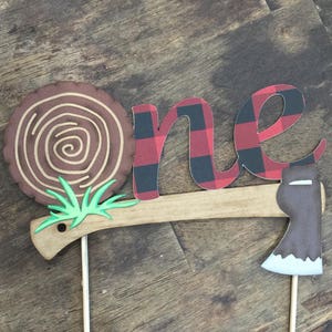 Personalizowany topper na tort w kształcie drwala. Pierwsze urodziny drwala. Pierwsze urodziny drwala.