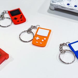 Mini Gameboy Keychain - 3D Printed Handheld Gamer Charm for Bags and Keys, Gifts, and Retro-Inspired Aesthetic, Geeky Gift for Him