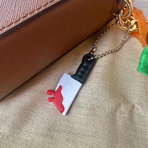 Bloody Knife Keychain – Halloween Horror Charm, Slasher Movie Gift, Creepy Spooky Bag Accessory, Scary Key Ring for Horror Fans