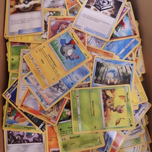 Lot de 100 cartes Pokémon Premium Joblot Inc. Holos ultra rares Rev Holo's Rares