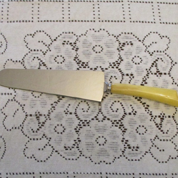 Vintage Light Yellow Swirl Bakelite Serrated Cake Slicer Server Kitchen Utensil Stainless Steel