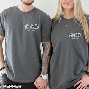 Custom Mom Dad Comfort Colors® T-shirt, Personalized Mama & Dad Pocket Shirt, Pregnancy Announcement Tee, Matching Parents Outfit Gifts