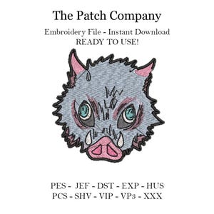 Puede incluir: Un parche bordado con la cabeza de un jabalí en tonos azules y rosas. El texto "The Patch Company" está en la parte superior de la imagen. El texto "Embroidery File - Instant Download READY TO USE!" está debajo de la imagen. El texto "PES - JEF - DST - EXP - HUS PCS - SHV - VIP - VP3 - XXX" está en la parte inferior de la imagen.