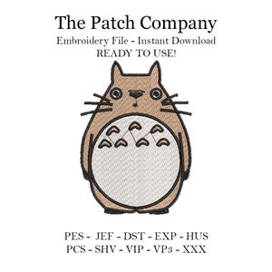 Puede incluir: Diseño de bordado de un personaje de dibujos animados Totoro gris y marrón. El diseño está disponible en varios formatos, incluidos PES, JEF, DST, EXP, HUS, PCS, SHV, VIP, VP3 y XXX.