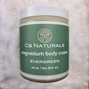 Crème pour le corps Evergreen au magnésium (9 oz liq.) pour soulager les courbatures et les douleurs musculaires, favoriser la relaxation et améliorer le sommeil, avec des huiles essentielles