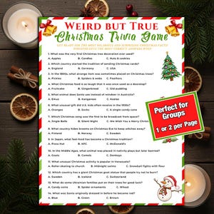 Puede incluir: Una hoja de juego de trivia navideña con un borde rojo y verde, con preguntas sobre las tradiciones navideñas. La hoja incluye un gráfico de árbol de Navidad y una ilustración de muñeco de nieve. El texto dice "Weird But True Christmas Trivia Game."