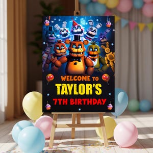 Könnte beinhalten: Ein Geburtstagsfeier-Schild auf einer Staffelei mit dem Text "WELCOME TO TAYLOR'S 7TH BIRTHDAY". Das Schild zeigt Zeichentrickfiguren und Luftballons in einer Party-Umgebung. Luftballons in verschiedenen Farben sind im Vordergrund.