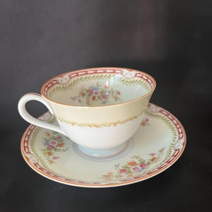 Set of 4 - 1952 Vintage Noritake Nippon Toki Kaisha Cups and Saucers.