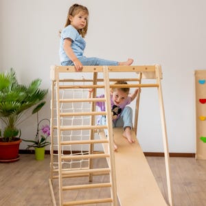 Houten binnenspeeltuin voor kinderen – Montessoriklimmer met glijbaan, schommel en apenstangen | Houten magische jungle-gym