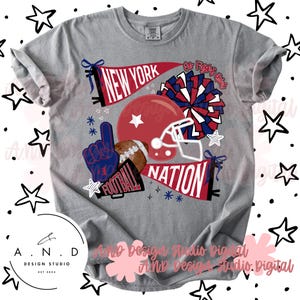 Puede incluir: Camiseta gris con un diseño gráfico que presenta un casco de fútbol americano rojo, un balón de fútbol y un dedo de espuma. El diseño incluye las palabras "NEW YORK" y "NATION" en rojo y blanco, junto con estrellas y un pompón. La camiseta también tiene el texto "Go Fight Win".
