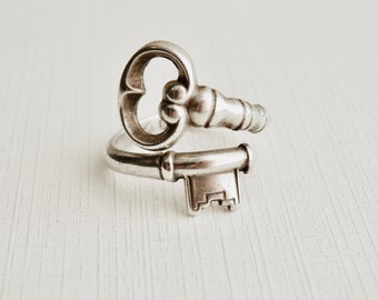 Avon Skeleton Key Ring, Sterling Silver, Skeleton Key Bypass Ring, Adjustable Size, Vintage Avon Spain, Wraparound Ring, Unisex Jewelry
