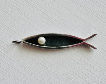 ORVELO Vintage Mexican Fish Pendant, Inlaid Pearl, Sterling Silver, Mid Century Modern, Pisces March June Birthday, Signed Taxco Mexico 925