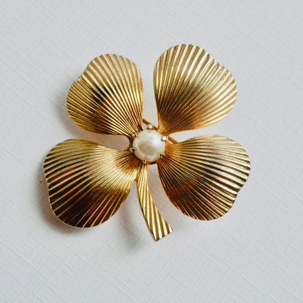 CORO Pegasus Clover Pin, Vintage Coro Brooch, Textured Gold Tone, Pearl Brooch, Signed Vintage, Four Leaf Clover, Shamrock Brooch