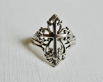 Vintage Cross Ring, Sterling Silver, Size 7, Oxidized Silver, Fleur de Lis, Vintage Christian Cross, Religious Jewelry, Silver Ring 925