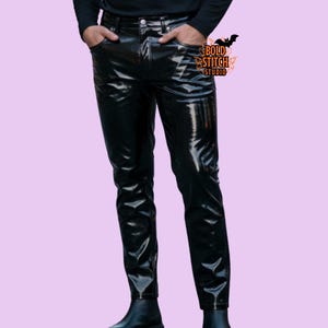 Pantalones unisex de vinilo negro – Pantalones ajustados de PVC brillante para estilo urbano y salidas nocturnas imagen 2