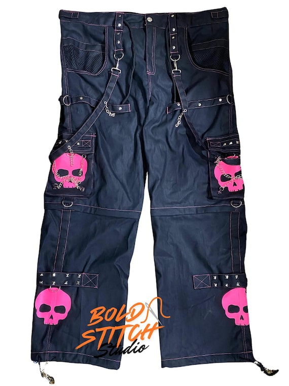 パンツ y2k cargo pants BLACK studs SKINS y2k cargo pants BLACK studs SKINS Women's Cargo Pants – Baggy, Y2K