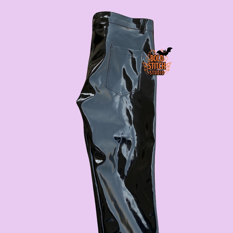 Pantalones unisex de vinilo negro – Pantalones ajustados de PVC brillante para estilo urbano y salidas nocturnas imagen 5