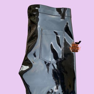 Pantalones unisex de vinilo negro – Pantalones ajustados de PVC brillante para estilo urbano y salidas nocturnas imagen 6