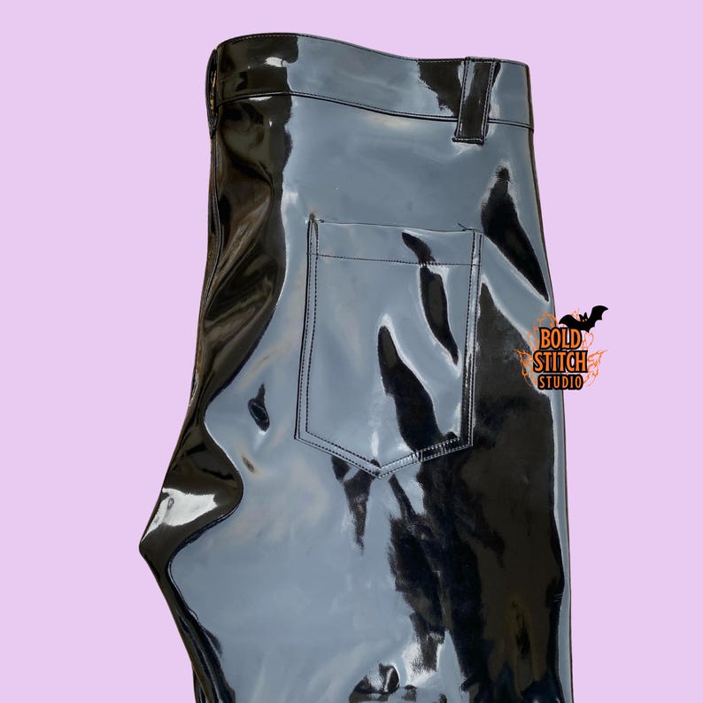 Pantalones unisex de vinilo negro – Pantalones ajustados de PVC brillante para estilo urbano y salidas nocturnas imagen 6