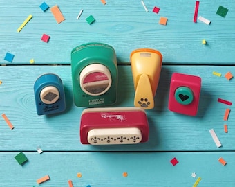 Papier-Stanzer-Designs enthalten Herz, Pfotenabdruck, Rand und mehr