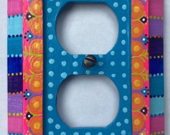 手描きのシングルコンセント2口コンセントカバー、カラフルな花柄のユニークなスイッチプレート