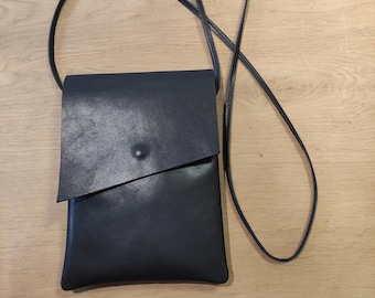 Leather crossbody bag with adjustable strap - Shoulder bag  with a zipper pocket at the back - Available in red and black