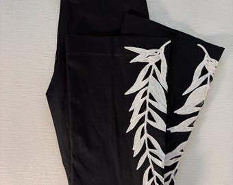 Spodnie Y2K Caché z niskim stanem i rozcięciami z początku lat 2000., haftowane, czarne, rozmiar 2, XS, małe, vintage, moda Y2K