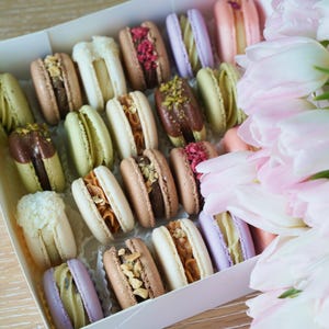 Assorted Fruity & Nutty Macaron Gift Box of 12/24 – Le Délice French Gourmet Cookies – Macarons Birthday Gifts –Holiday Treat – Thank You