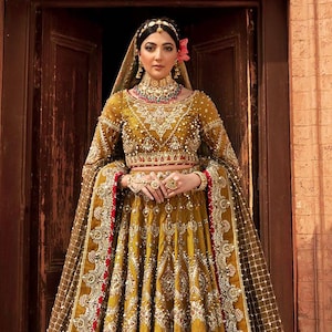 Handmade Pakistani Bridal Lehenga Choli: Silk, Stone & Crystal Embellished