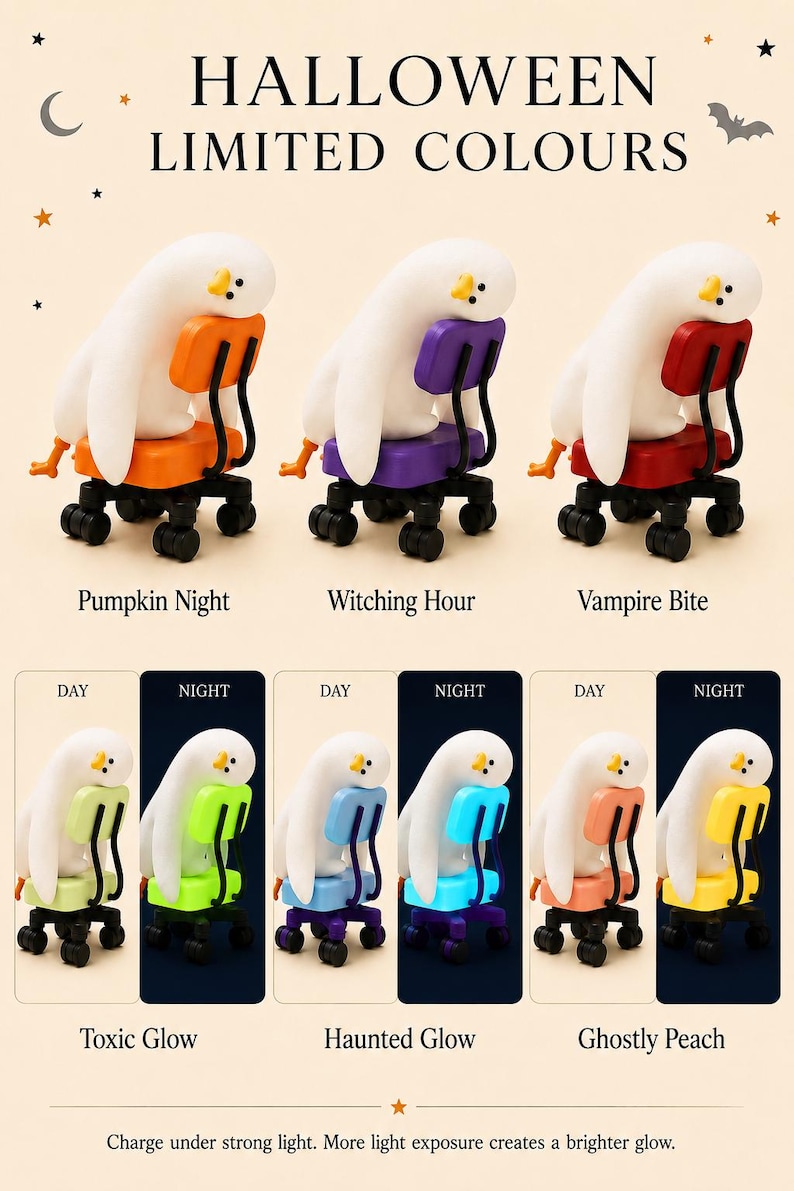 K&ouml;nnte beinhalten: Eine Sammlung wei&szlig;er Entenfiguren, die auf B&uuml;rost&uuml;hlen in verschiedenen Farben sitzen, beschriftet mit Pumpkin Night, Witching Hour, Vampire Bite, Toxic Glow, Haunted Glow und Ghostly Peach. Der Text lautet HALLOWEEN LIMITED COLOURS.