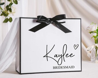 Sacolas de presente personalizadas com nome, sacolas de presente personalizadas para madrinhas, sacolas de presente com gravata borboleta, sacolas de presente para casamento, sacolas de presente para madrinhas, sacola para despedida de solteira